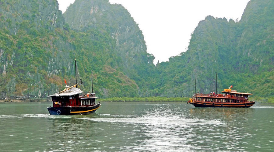 Ha Long Bay attraction2
